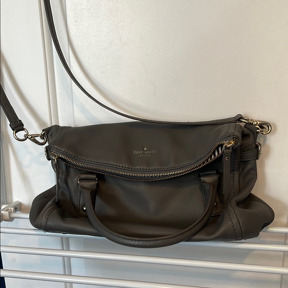 Kate Spade Gray purse, great condition